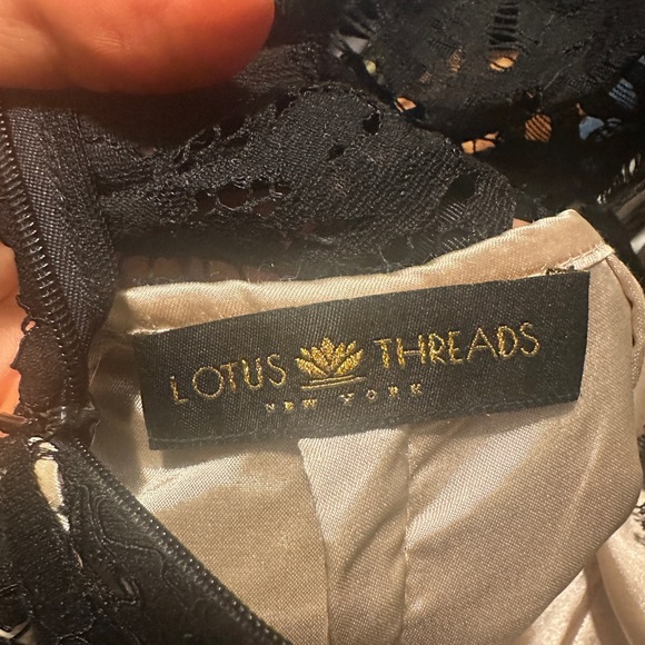 Size 6(size tag is missing) wore one time for a wedding romper - Picture 5 of 5